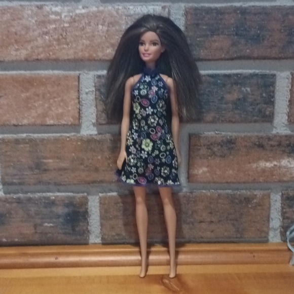 2015 Barbie matell Brown hair tan skin - Picture 2 of 12